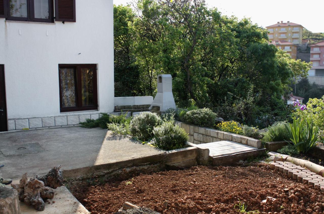 Apartments And Rooms With Parking Space Vrbnik, Krk - 5301 Exterior photo