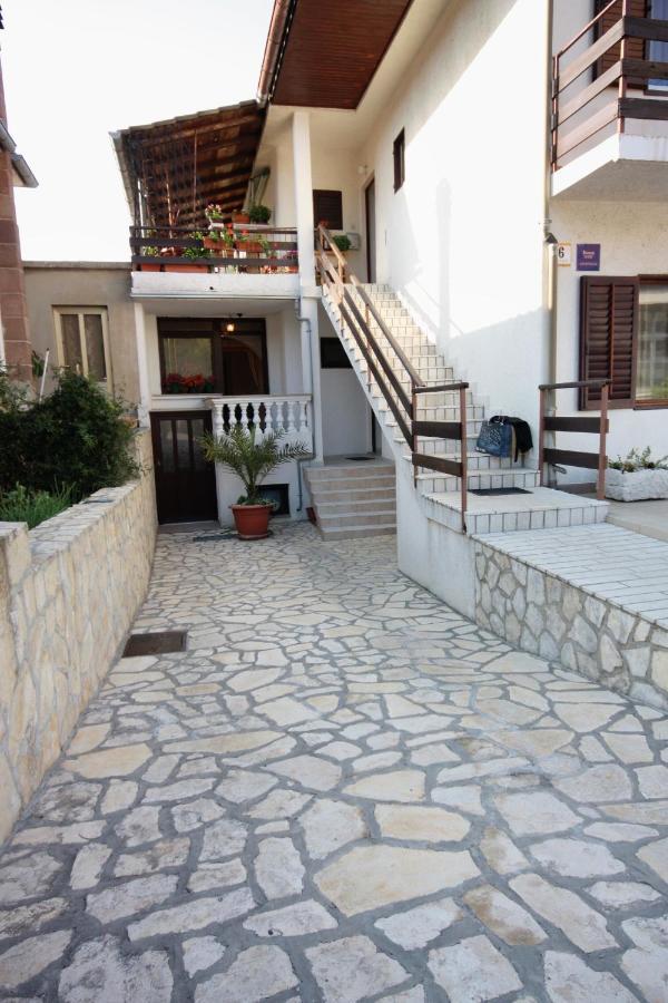 Apartments And Rooms With Parking Space Vrbnik, Krk - 5301 Exterior photo