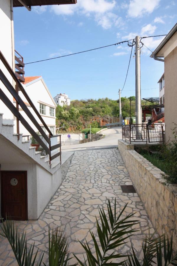 Apartments And Rooms With Parking Space Vrbnik, Krk - 5301 Exterior photo
